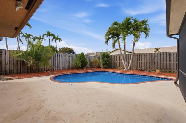 11841 NW 39th Place, Sunrise, FL 33323