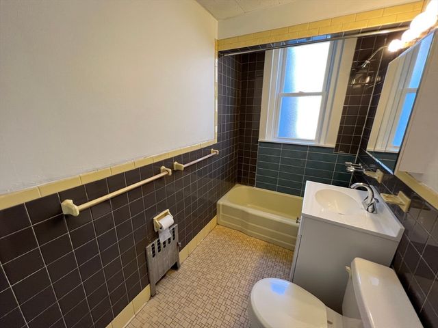 75 Park Street 8, Brookline, MA 02446