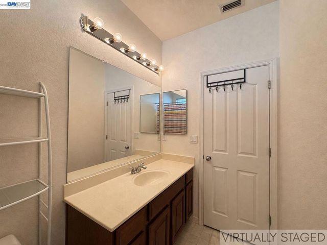 9736 Dynasty Way, Elk Grove, CA 95624