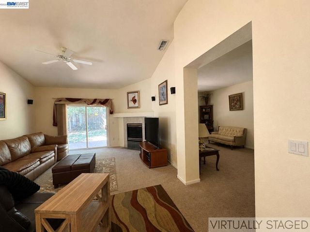 9736 Dynasty Way, Elk Grove, CA 95624