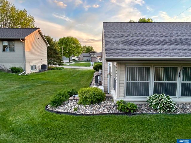8014 Arrow Ridge Road, Lincoln, NE 68506