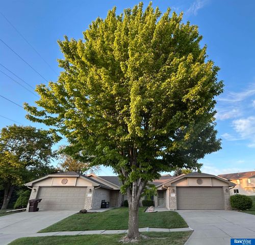 8014 Arrow Ridge Road, Lincoln, NE 68506