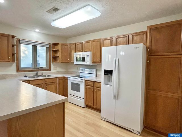 8014 Arrow Ridge Road, Lincoln, NE 68506