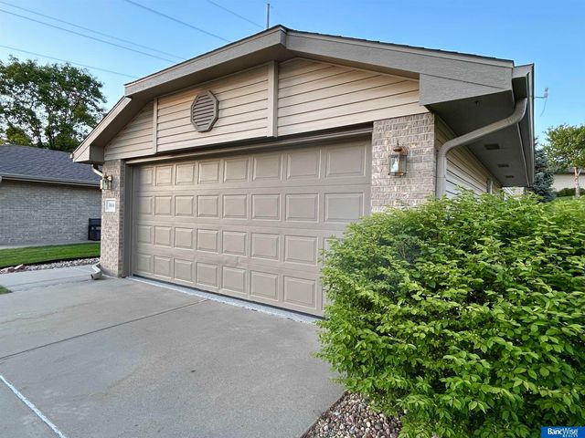 8014 Arrow Ridge Road, Lincoln, NE 68506