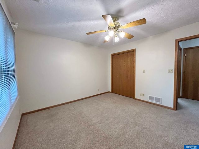 8014 Arrow Ridge Road, Lincoln, NE 68506