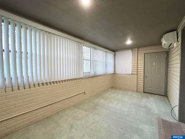 8014 Arrow Ridge Road, Lincoln, NE 68506