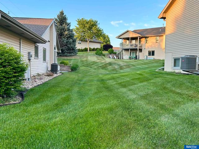 8014 Arrow Ridge Road, Lincoln, NE 68506