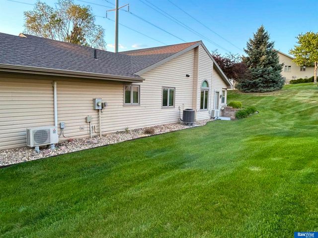 8014 Arrow Ridge Road, Lincoln, NE 68506