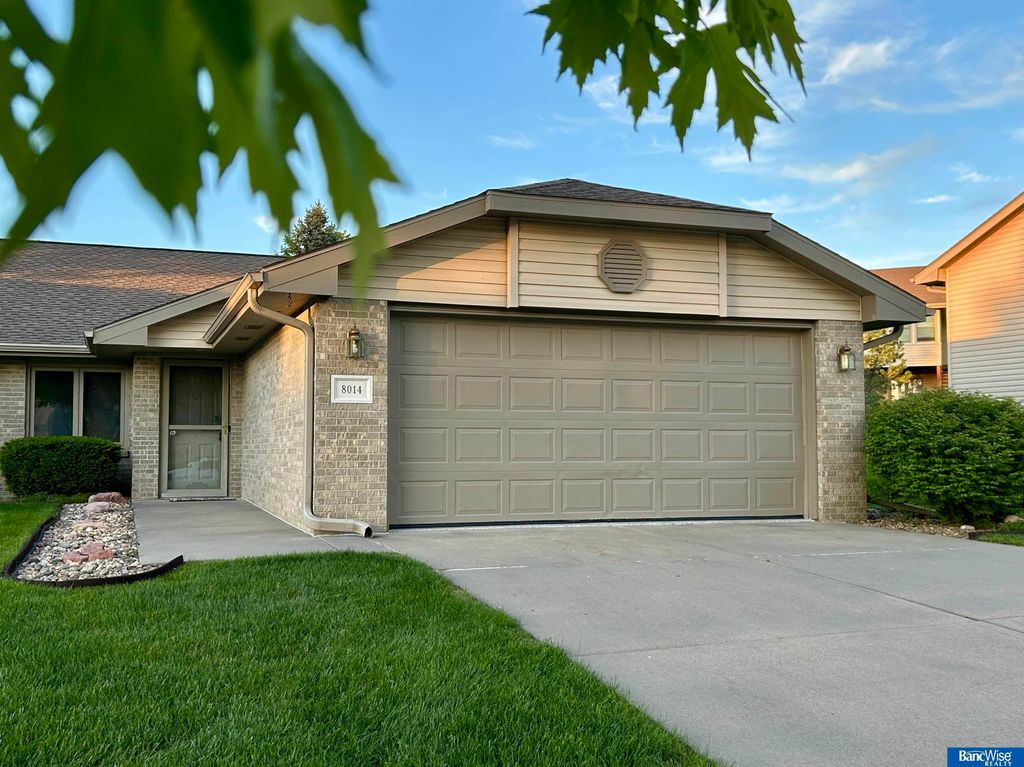8014 Arrow Ridge Road, Lincoln, NE 68506