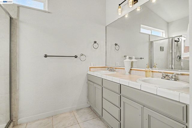 19554 Alana Rd, Castro Valley, CA 94546