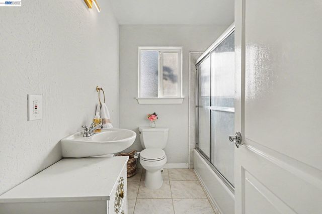 19554 Alana Rd, Castro Valley, CA 94546