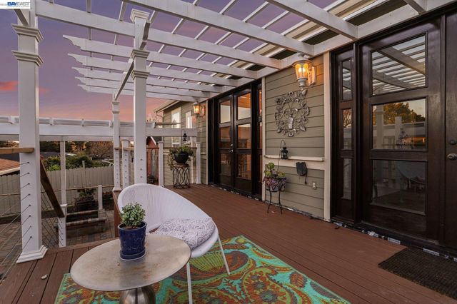 19554 Alana Rd, Castro Valley, CA 94546