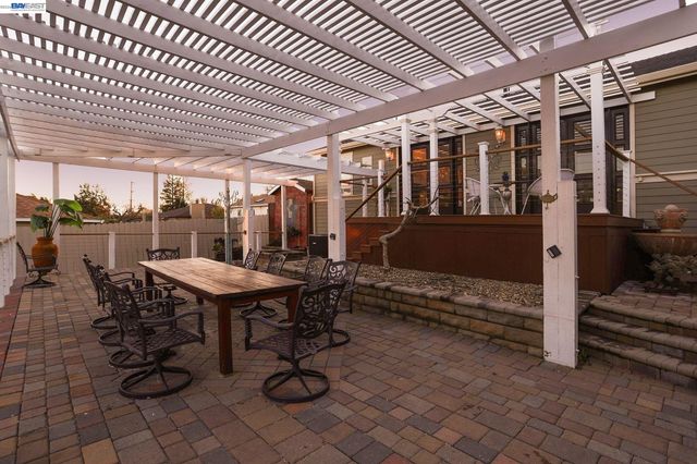 19554 Alana Rd, Castro Valley, CA 94546