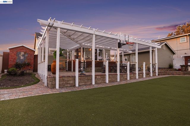 19554 Alana Rd, Castro Valley, CA 94546