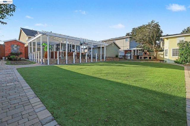 19554 Alana Rd, Castro Valley, CA 94546