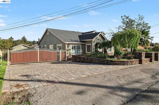 19554 Alana Rd, Castro Valley, CA 94546