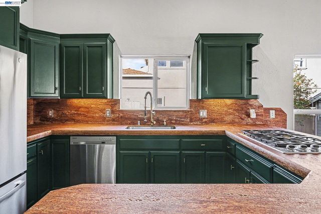 19554 Alana Rd, Castro Valley, CA 94546