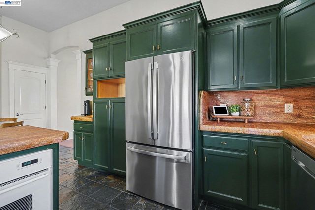 19554 Alana Rd, Castro Valley, CA 94546