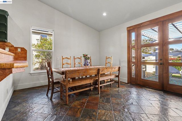 19554 Alana Rd, Castro Valley, CA 94546