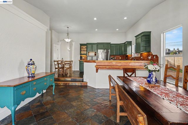 19554 Alana Rd, Castro Valley, CA 94546