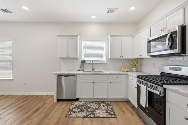 124 Lavaca Cr, Rockport, TX 78382