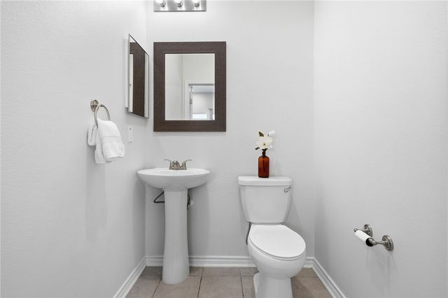 124 Lavaca Cr, Rockport, TX 78382