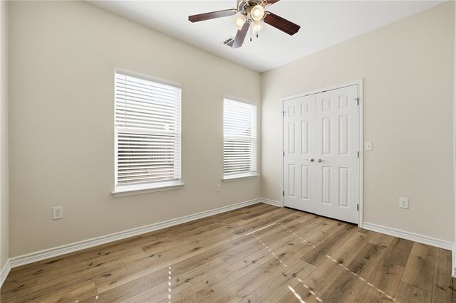 124 Lavaca Cr, Rockport, TX 78382