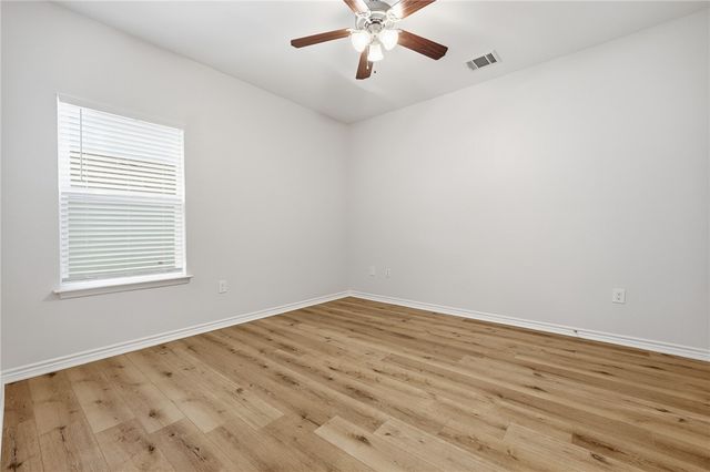 124 Lavaca Cr, Rockport, TX 78382