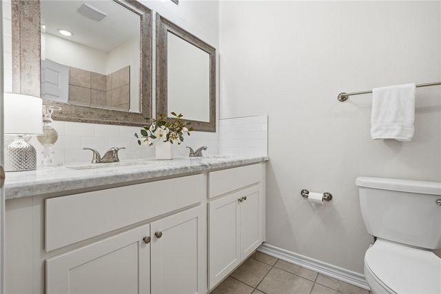 124 Lavaca Cr, Rockport, TX 78382