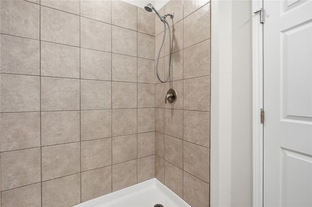 124 Lavaca Cr, Rockport, TX 78382