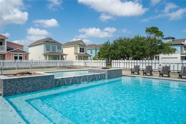 124 Lavaca Cr, Rockport, TX 78382