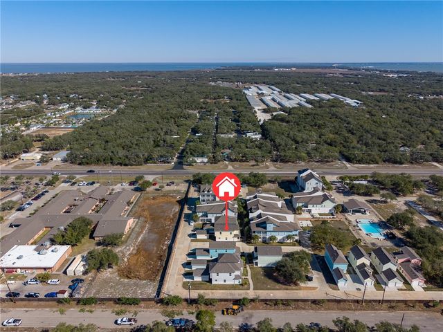 124 Lavaca Cr, Rockport, TX 78382
