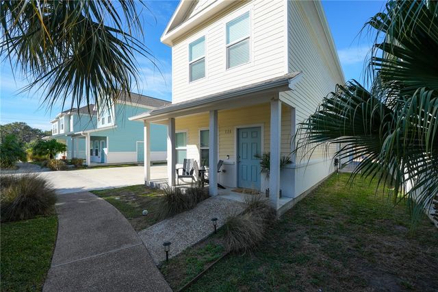 124 Lavaca Cr, Rockport, TX 78382