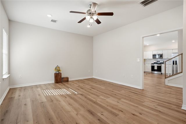 124 Lavaca Cr, Rockport, TX 78382