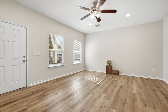 124 Lavaca Cr, Rockport, TX 78382