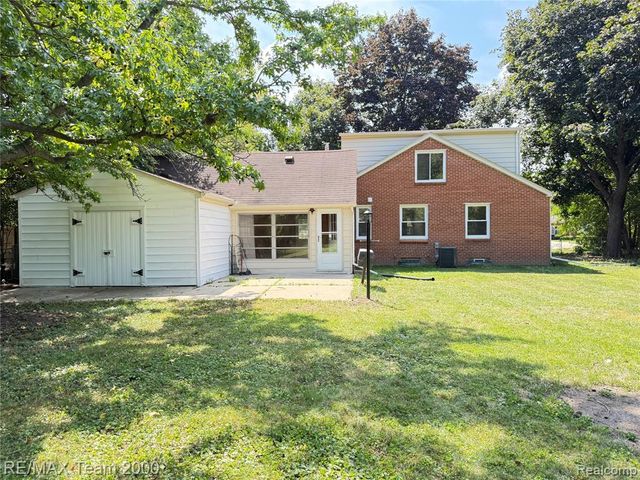 19135 Eastwood Drive, Harper Woods, MI 48225