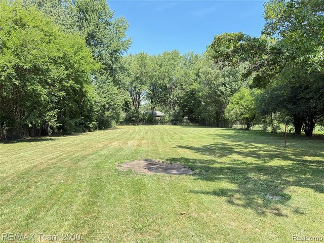 19135 Eastwood Drive, Harper Woods, MI 48225