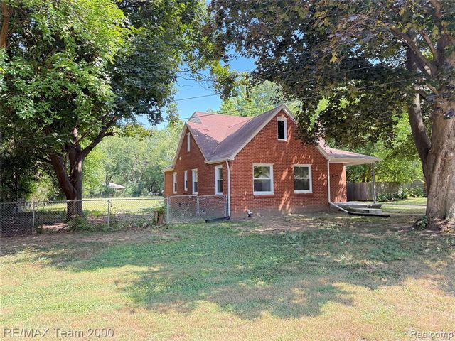 19135 Eastwood Drive, Harper Woods, MI 48225