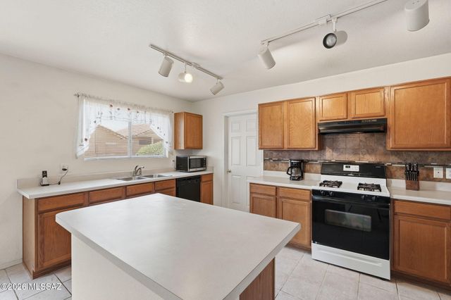 3927 W Rock Basin Lane, Tucson, AZ 85745