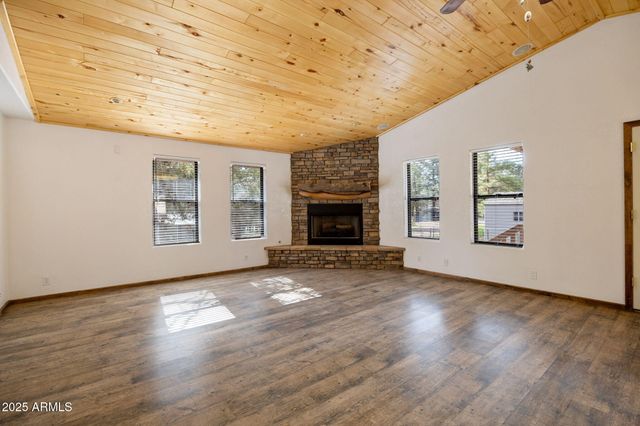 2882 VERDE Road, Overgaard, AZ 85933