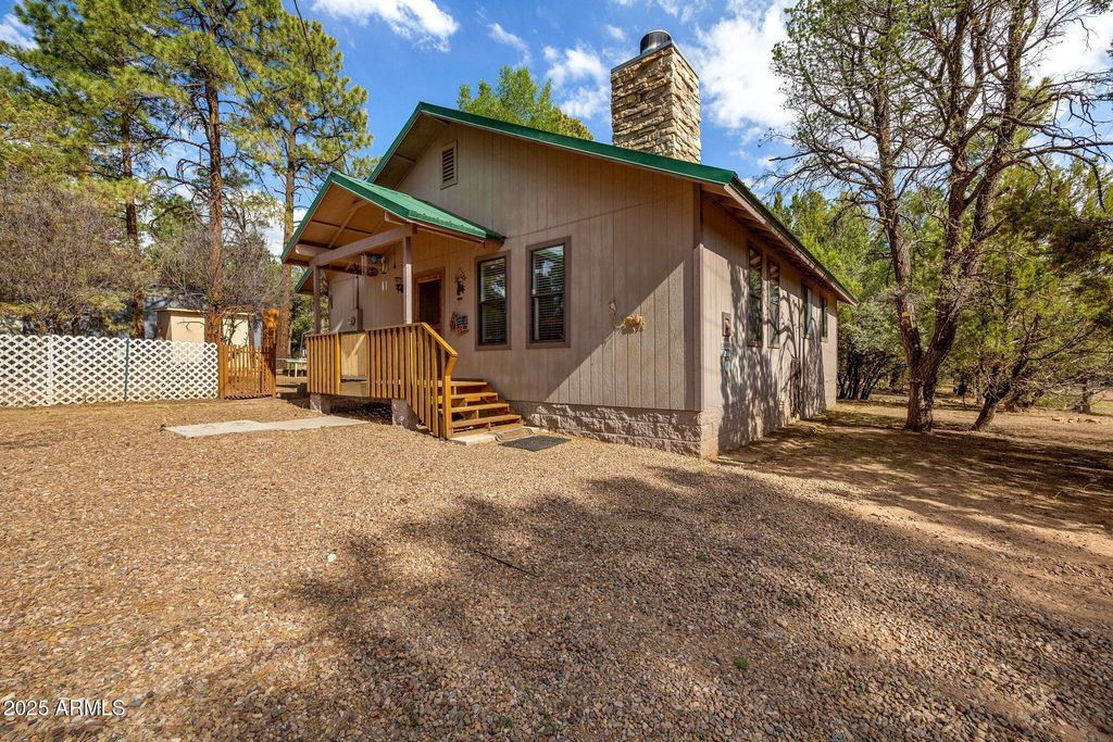 2882 VERDE Road, Overgaard, AZ 85933