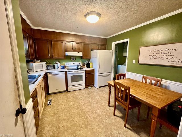 5236 Hicone Road, Mcleansville, NC 27301