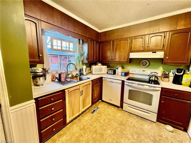 5236 Hicone Road, Mcleansville, NC 27301