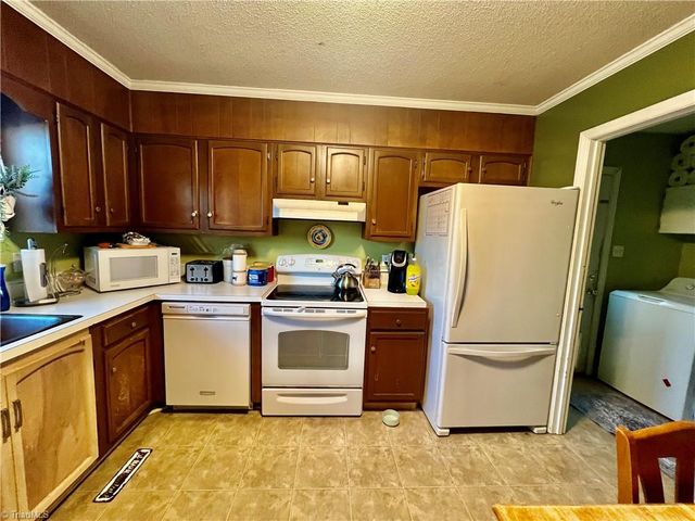 5236 Hicone Road, Mcleansville, NC 27301