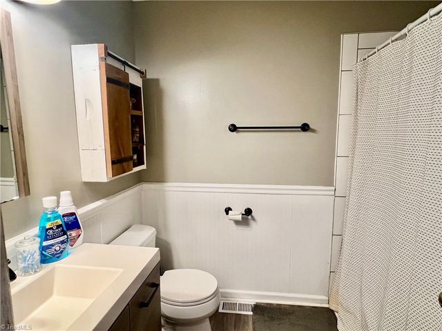 5236 Hicone Road, Mcleansville, NC 27301