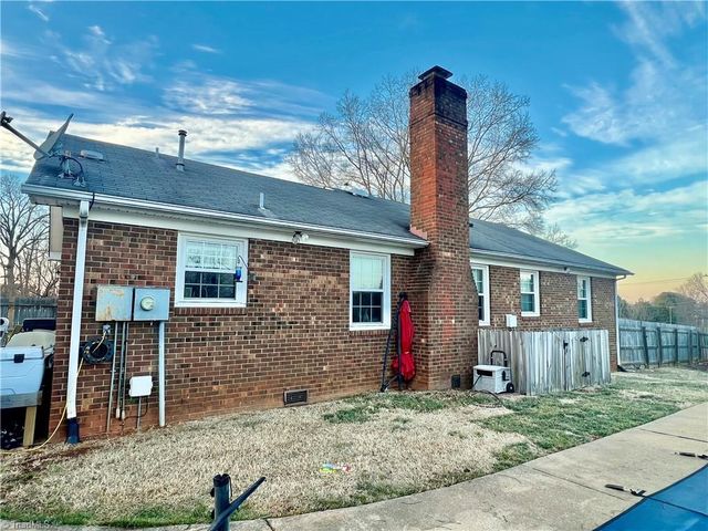 5236 Hicone Road, Mcleansville, NC 27301