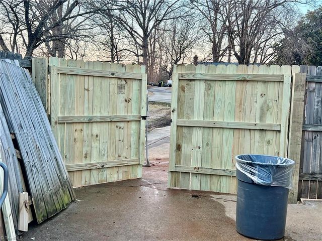 5236 Hicone Road, Mcleansville, NC 27301