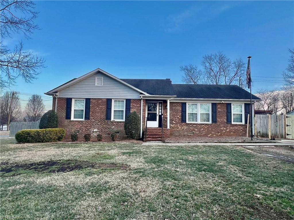 5236 Hicone Road, Mcleansville, NC 27301
