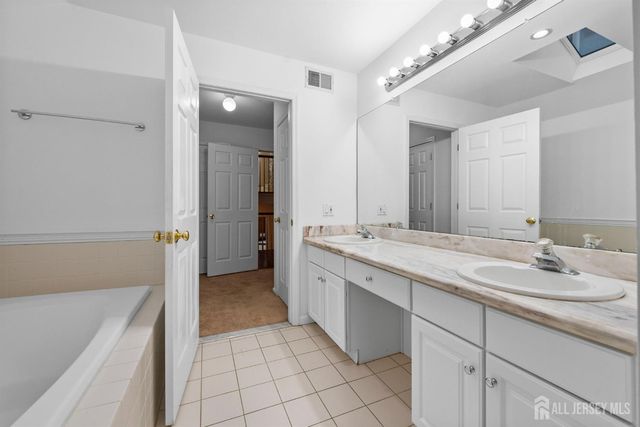 124 Kingsland Circle, South Brunswick, NJ 08852