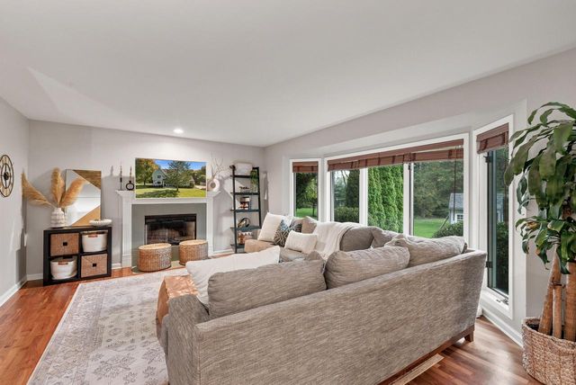 10946 N Sherwood DRIVE, Mequon, WI 53092